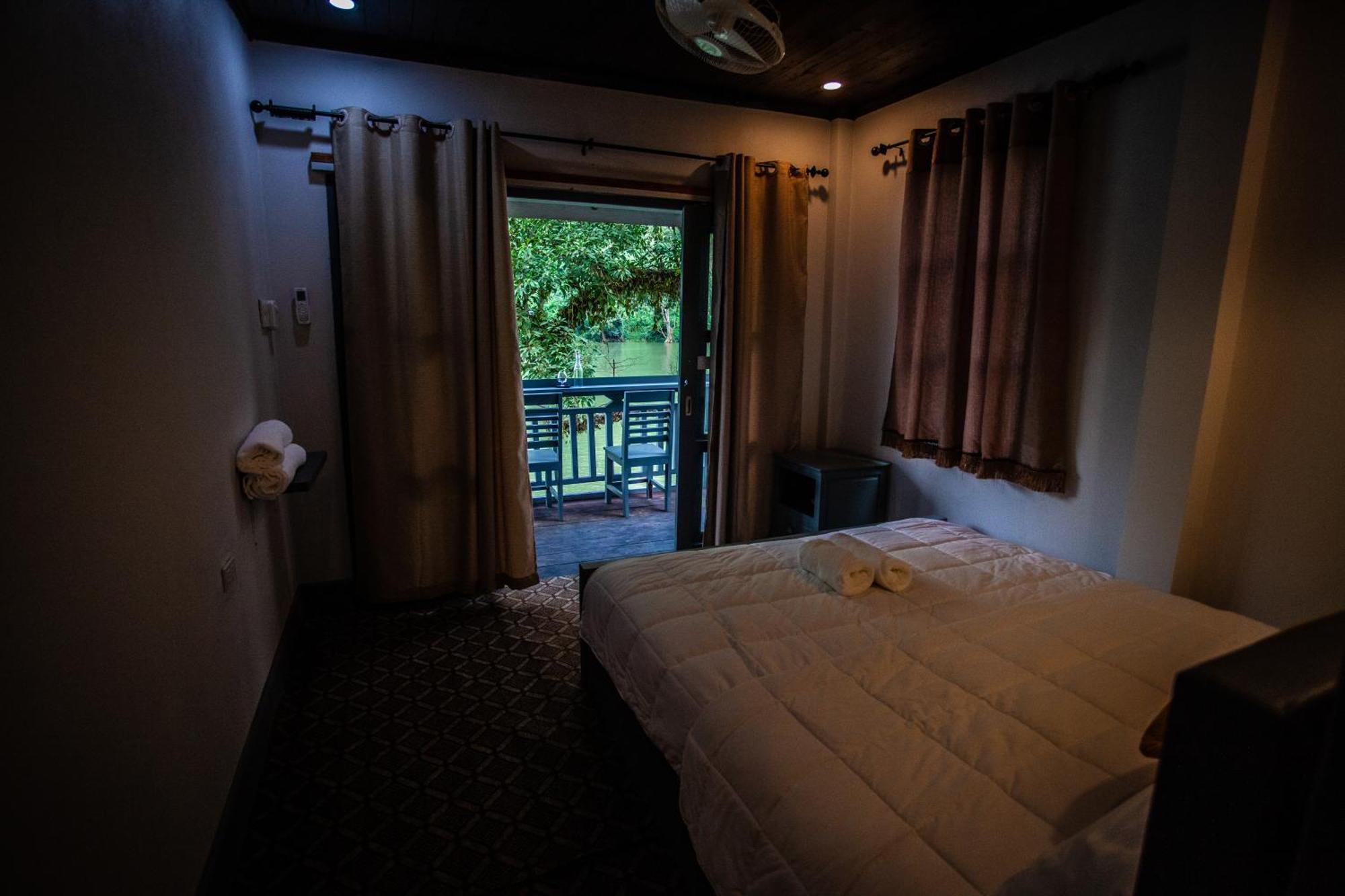 Nongkhiaw Dokchampa River View Villa מראה חיצוני תמונה