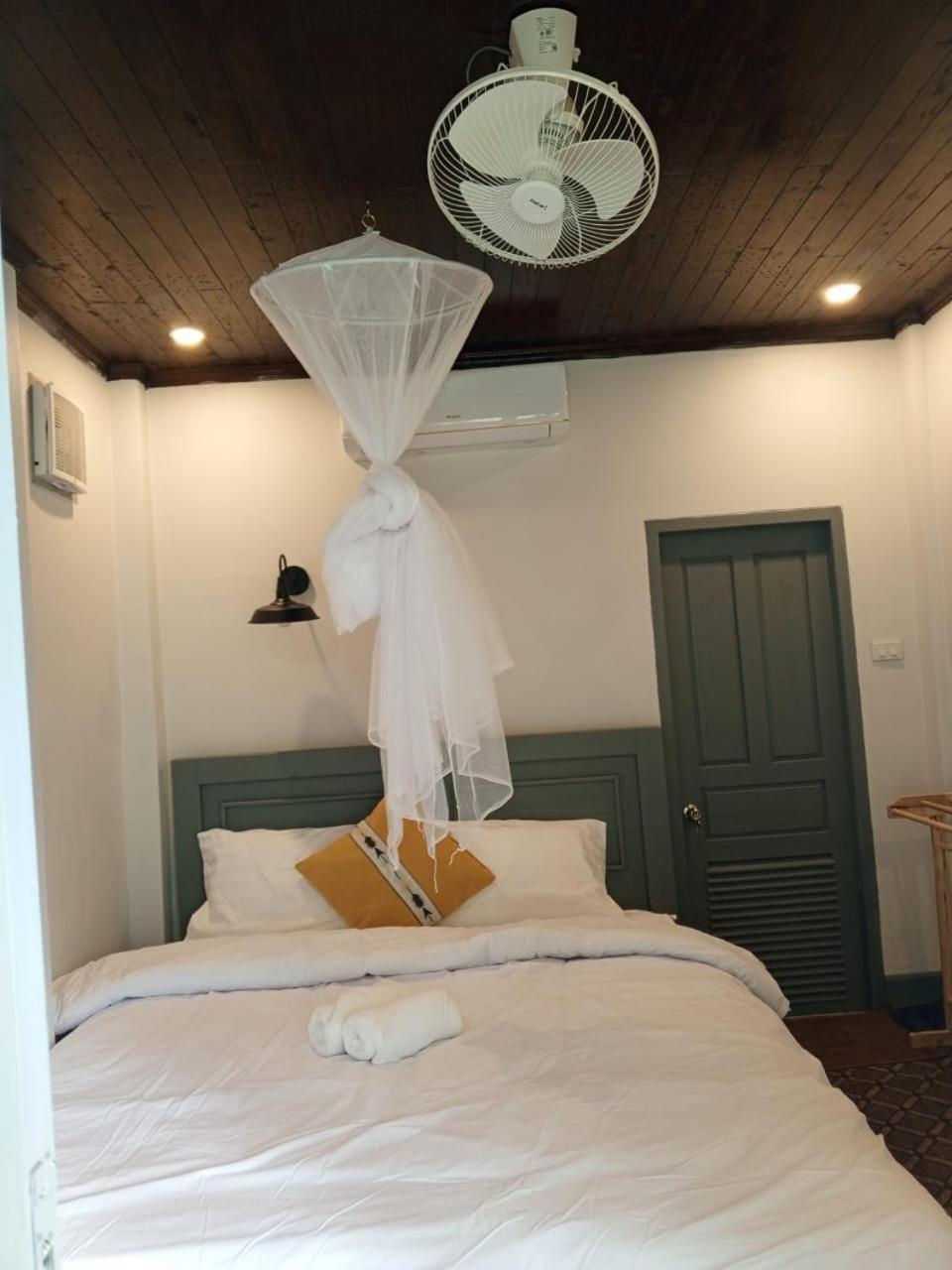 Nongkhiaw Dokchampa River View Villa מראה חיצוני תמונה