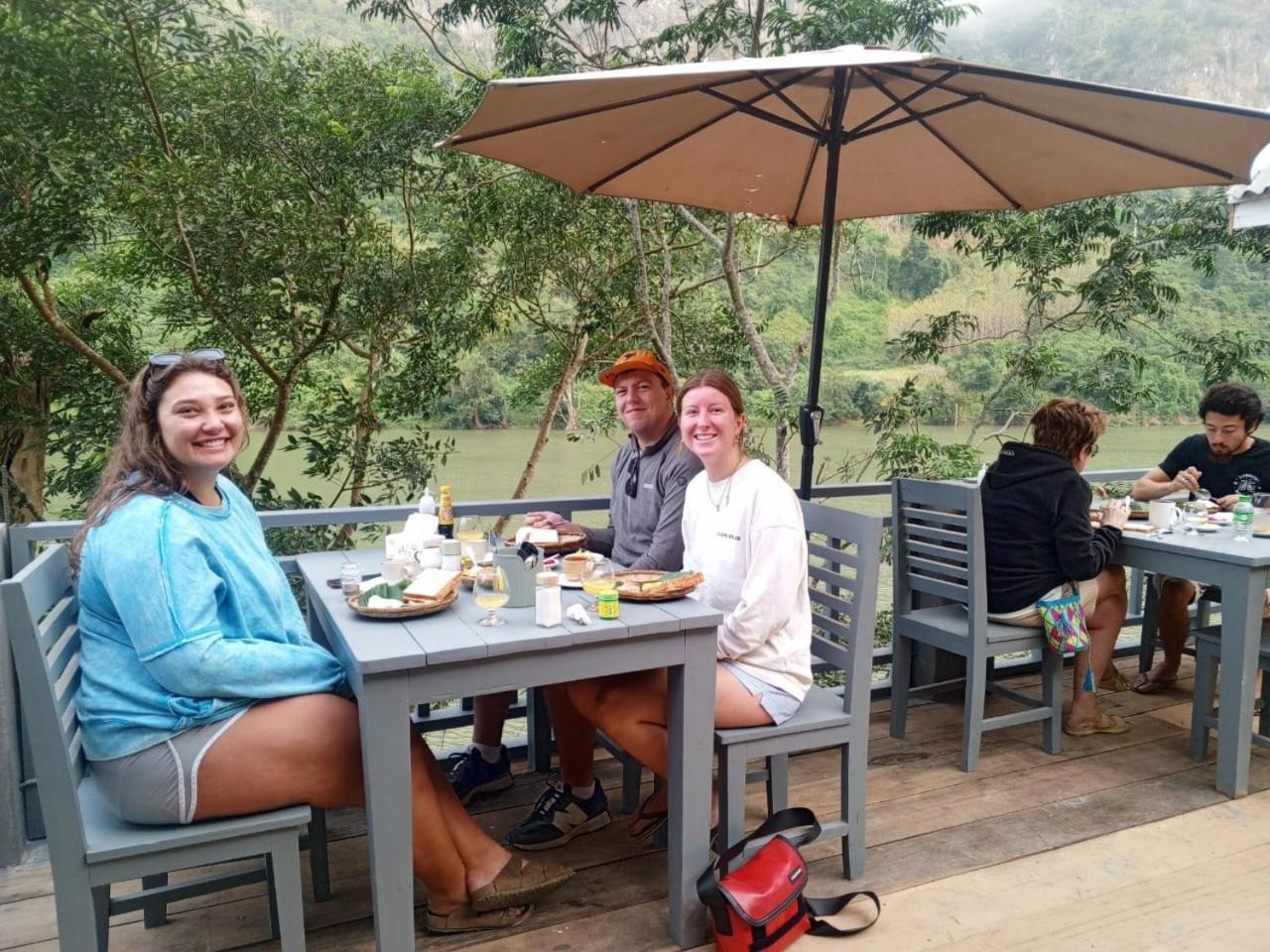 Nongkhiaw Dokchampa River View Villa מראה חיצוני תמונה